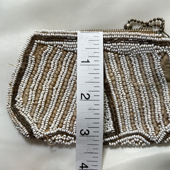 Vintage beaded coin purse.  A few places w/missing beading…excellent condition - Picture 9 of 9